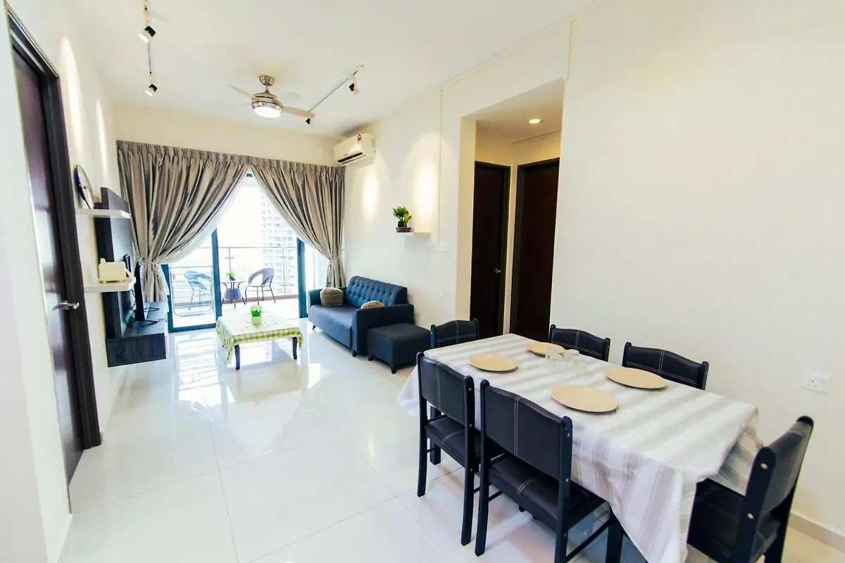 Kings Bay, Country Garden Danga Bay, Suitable For Families Of Four Or Couples, A Happy Little Home Τζόχορ Μπάχρου